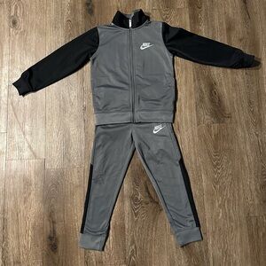 Nike 2 Piece Set